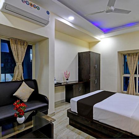 Townhouse Refresh Hotel Kolkata Exterior photo