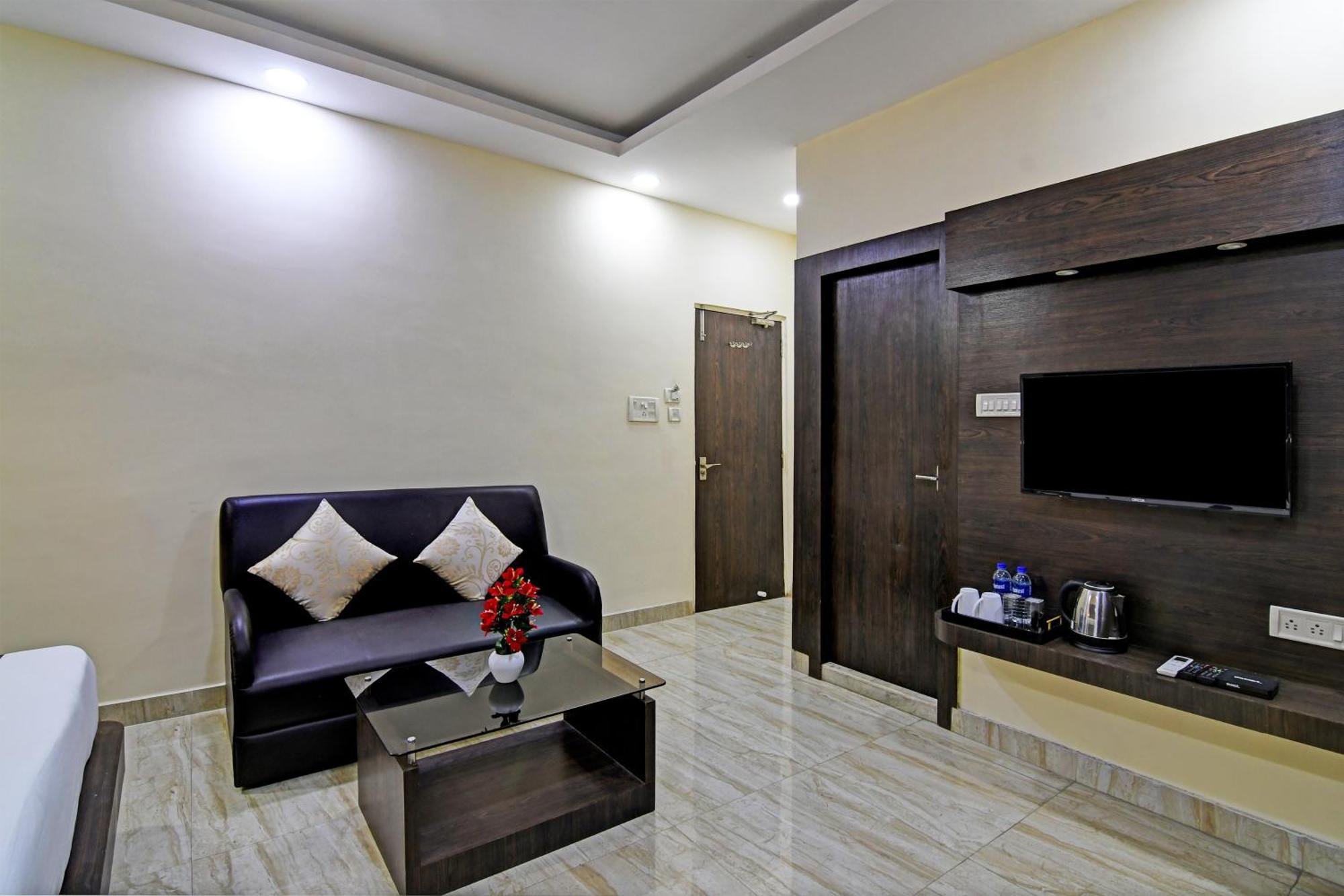 Townhouse Refresh Hotel Kolkata Exterior photo