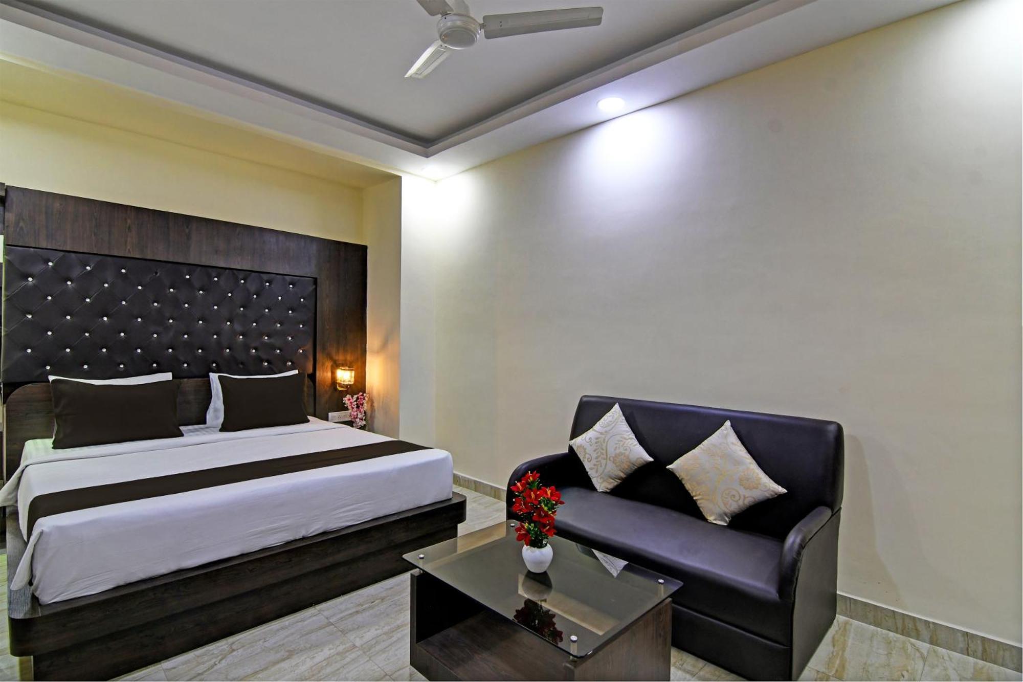 Townhouse Refresh Hotel Kolkata Exterior photo