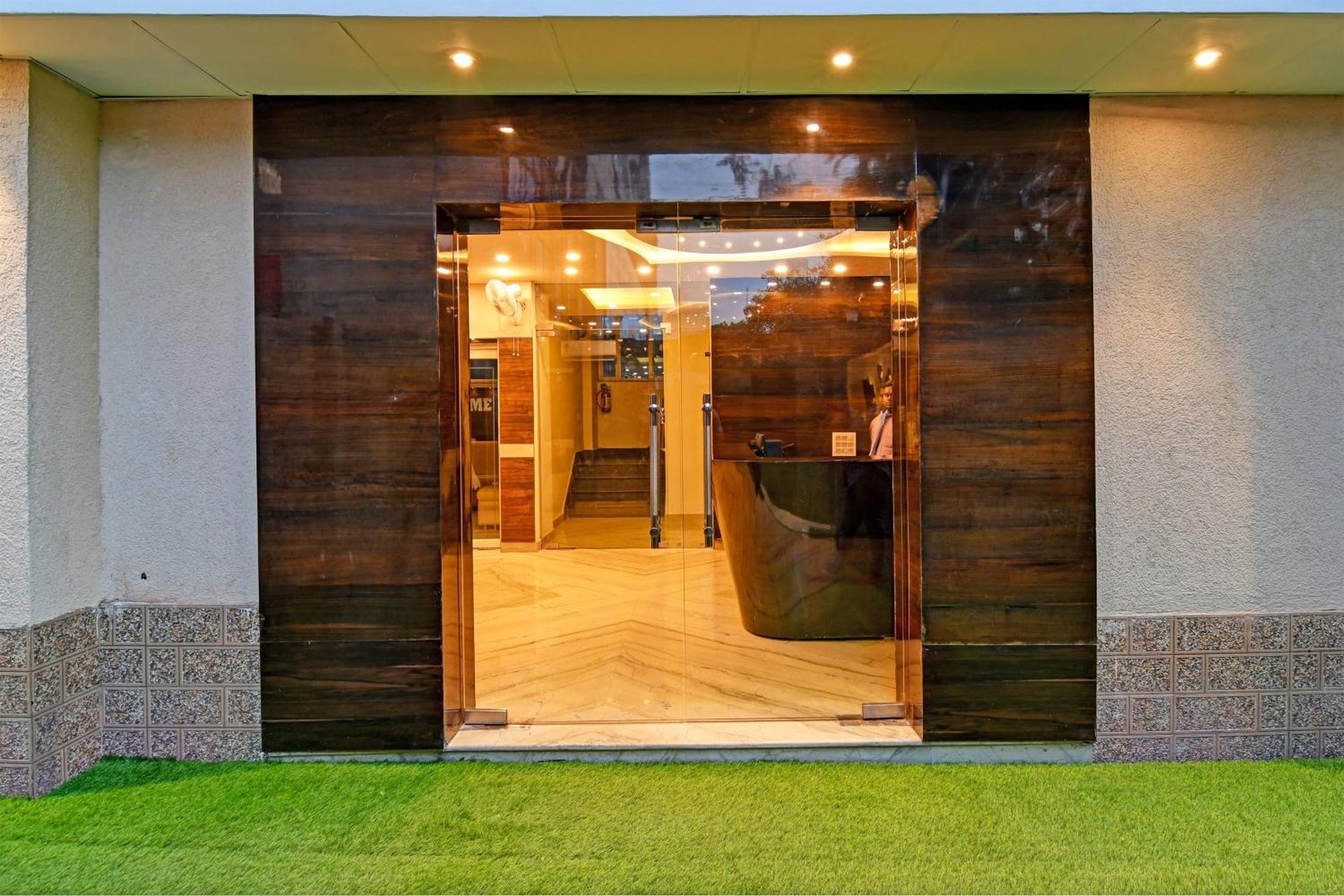 Townhouse Refresh Hotel Kolkata Exterior photo