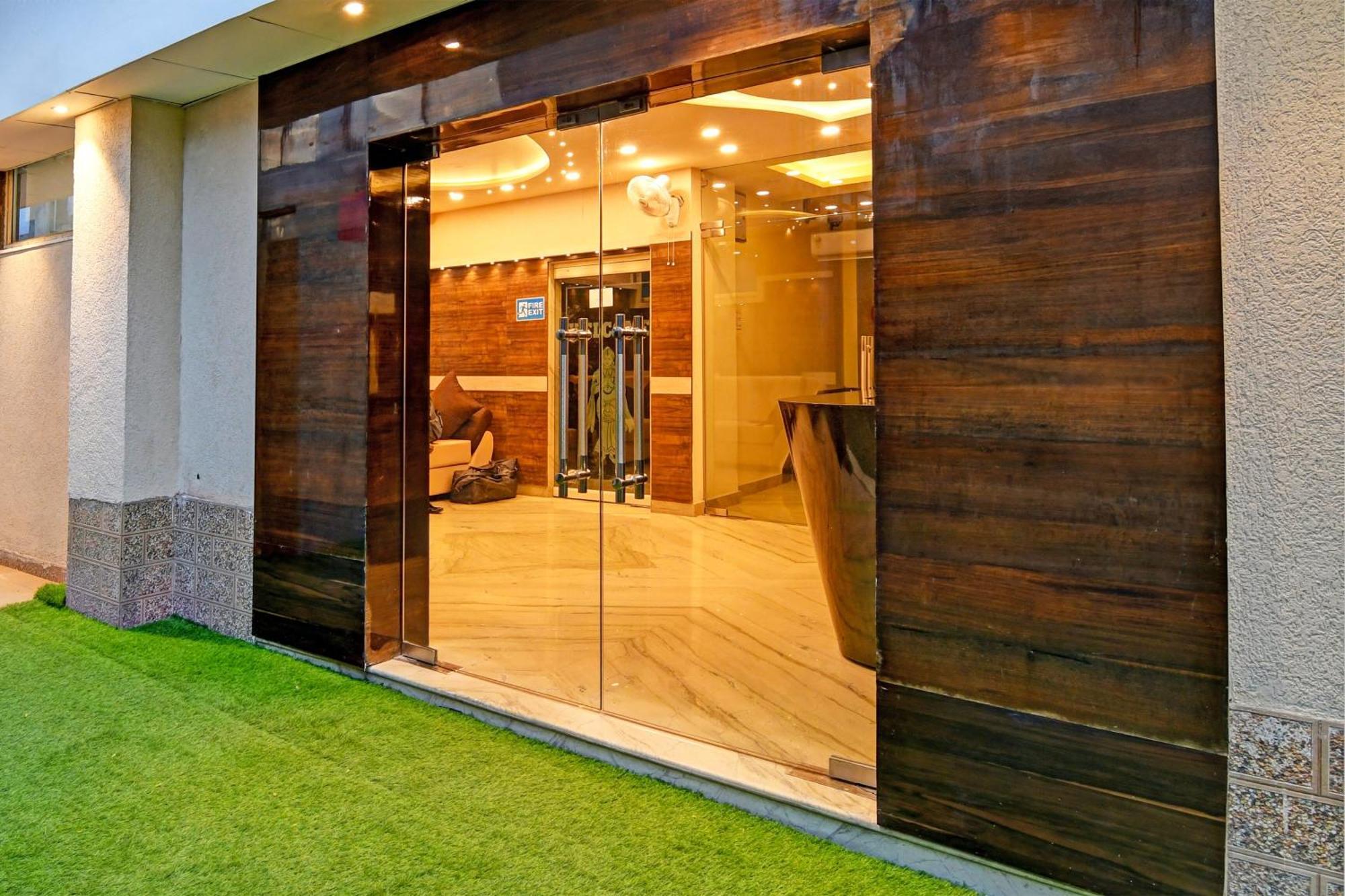 Townhouse Refresh Hotel Kolkata Exterior photo