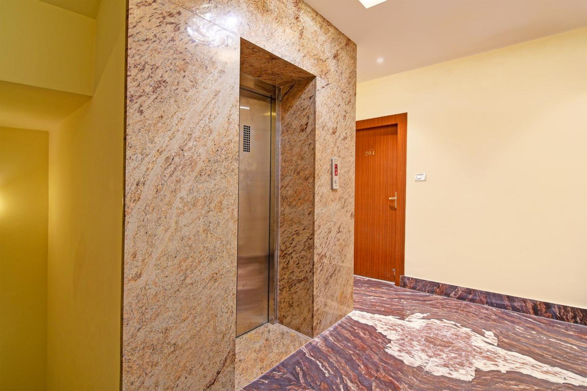 Townhouse Refresh Hotel Kolkata Exterior photo